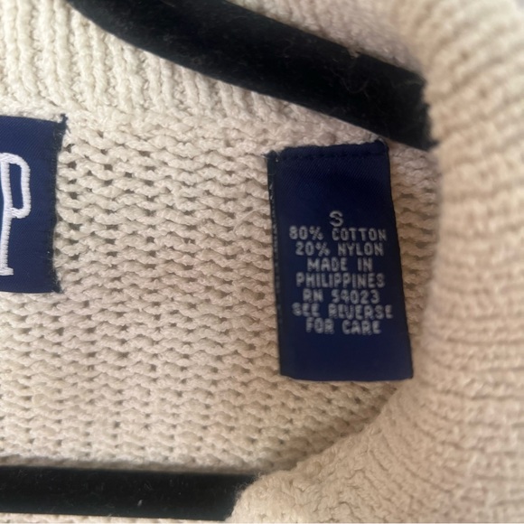 Vintage GAP V-Neck Collared Cream Sweater - Picture 8 of 10